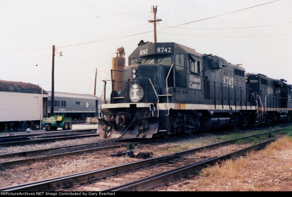 IC GP11 #8742 - Illinois Central